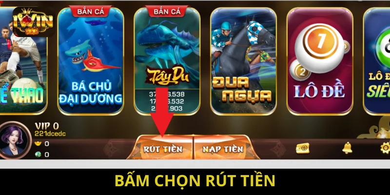 Chọn Rút tiền phía dưới màn hình 